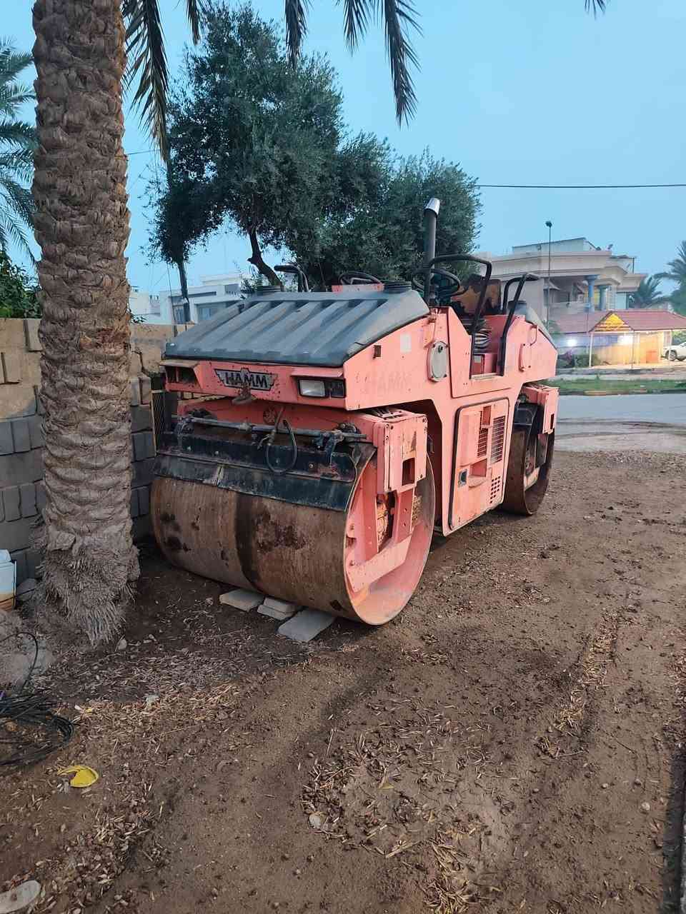 سلام عليكم
حادله موديل ١٩٩٩ مكفوله من محرك والكير ومنفيس صبغ بلادي سته طن 

السعر ٨٥ ورقه وبيه مجال بسيط

رقم ***********
