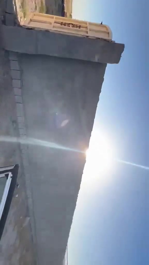 100 متر للبيع 
على شكل بيت 🏠 كبير  الشكل فله 
الموقع قرب مضيف الشيخ كيلان الدراجي
وقرب بيت 🏠 شيخ امطشر النيساني 
.للاستفسار يرجي الاتصال على الرقم المكتب الخاص *********** مكتب 🏢وطن للعقار@

