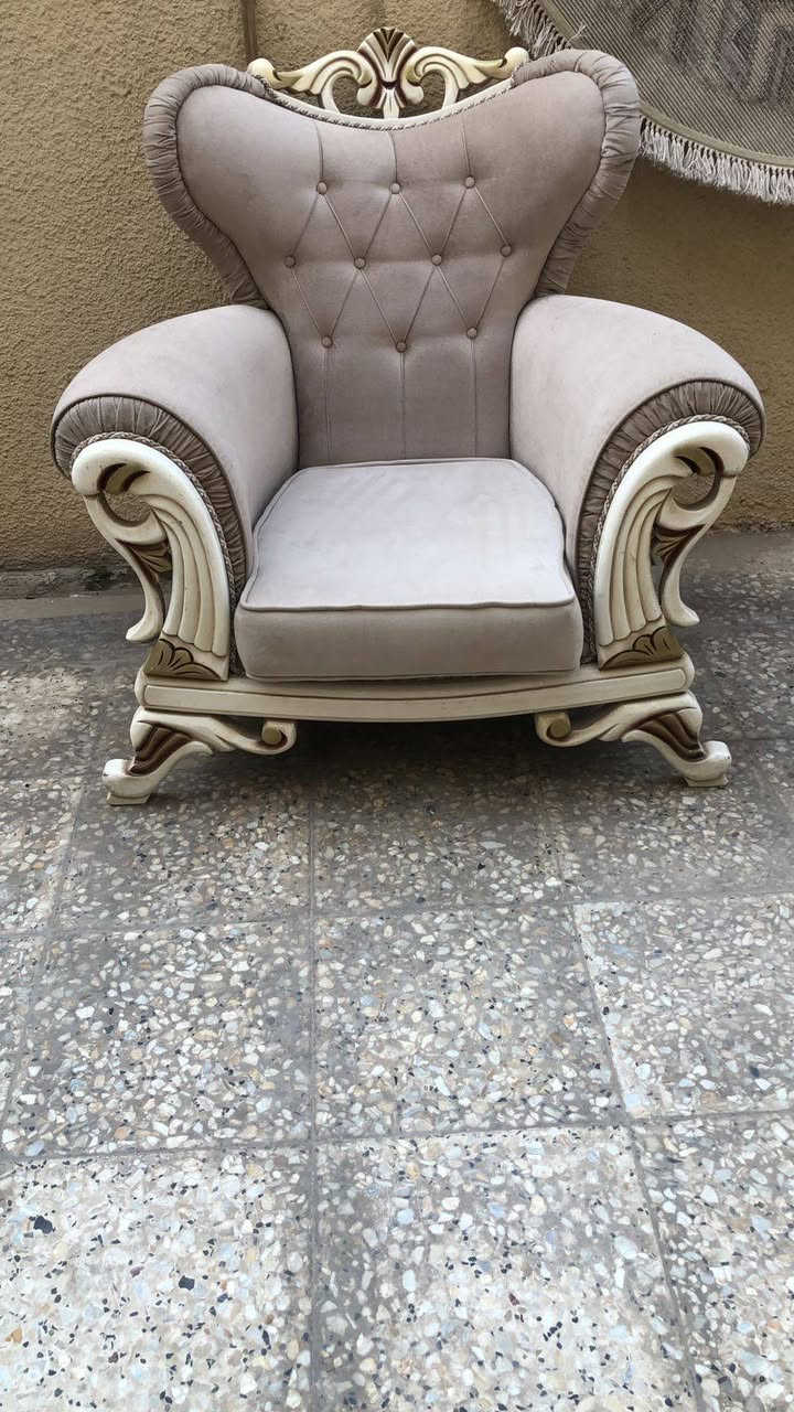 السلام عليكم
تخم مستعمل متكون من اربع كراسي مع قنفتين كبار مع طبلة وسطيه تخم نظيف جدا 
التخم كله ١٠ مقاعد للبيع بسعر ٦٠٠ الف


**إذا كنت صاحب هذا الإعلان وتريد حذفه لأي سبب، رجاءا أرسل رسالة إلى الدعم الفني**