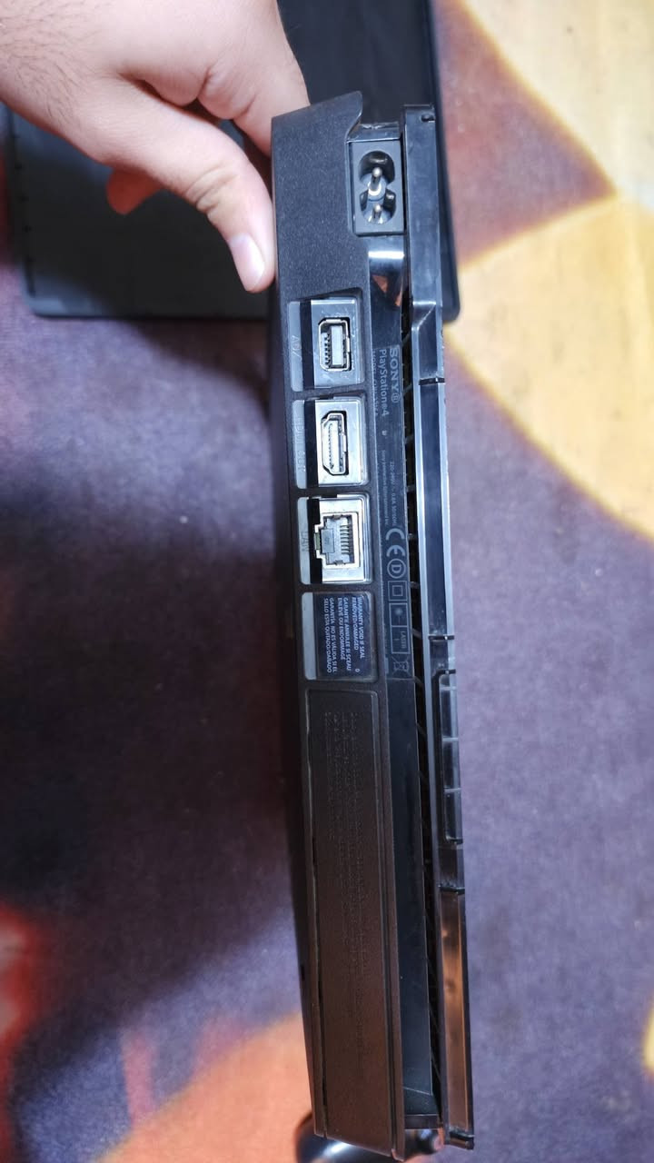 السلام عليكم بلي 4 سلم 500 كيكا اون لاين نظيف ما داخل تصليح الجهاز ع ايدي اشتريتة ب 2018 جديد وياه جويستك اصلي مبدلة كير مغناطيسي رايدة ب200 الف قفل او مراوس وية بلي 5 وانطي فرق مكاني بغداد ومتوفر توصيل ***********
