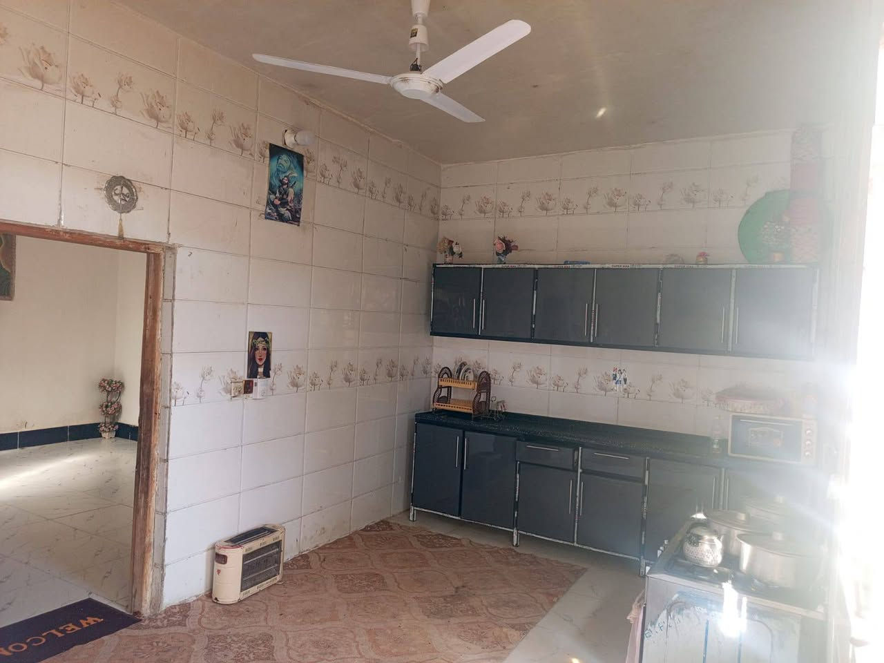 السلام عليكم. بيت للبيع  مكان كوت حي الجوادين المساحه 165
***********
