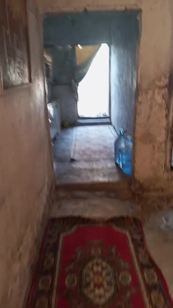 السلام عليكم 
بيت تجاوز في منطقه ام الكبر والغزلان مساحته 135 متر يتكون من غرفه نوم وصاله واستقبال ومطبخ وصحيات ...
الشارع مقرنص مجاري جديدة و كهرباء جديدة 
الاستفسار ***********
