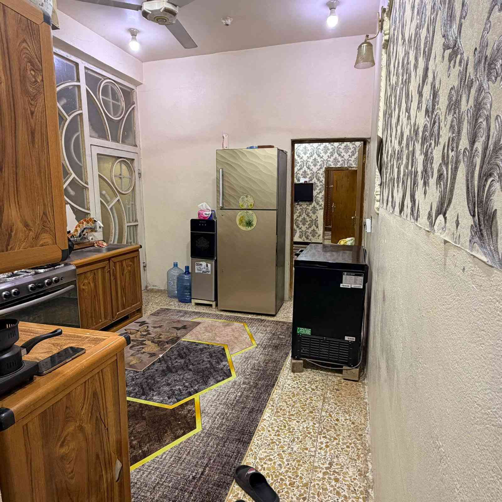 السلام عليكم بيت مساحة ١٢٥ متر للبيع المكان حي الجامعة الاولىً قرب المدرسه الصينيه رقم صاحب البيت ***********
