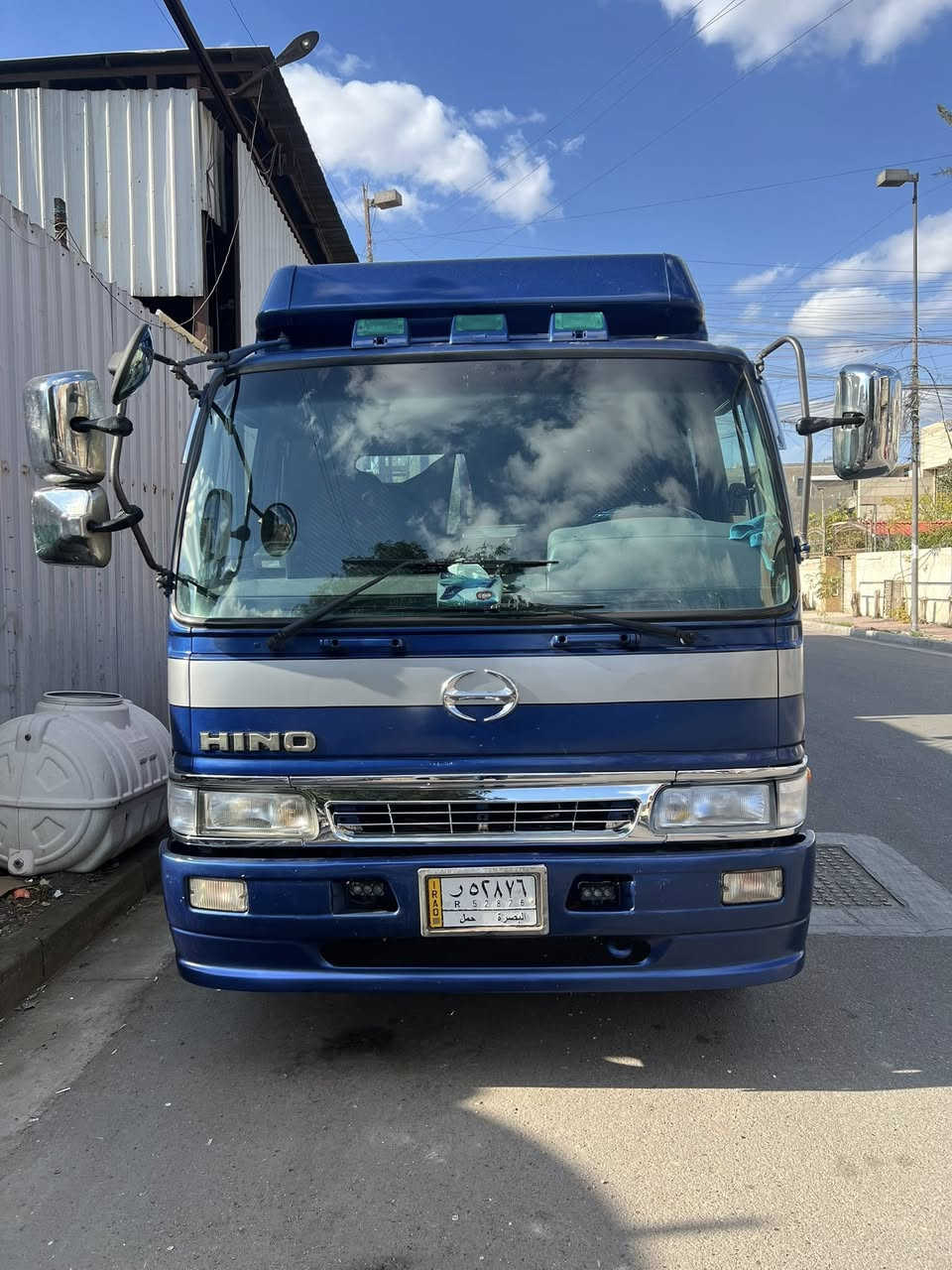 السلام عليكم
البيع هينو انكر
كرين سلايتين نص مخالف مكفول
كرين مكفول من الكسر وفطر 
شاصي مكفول 
مكينة80 عادي لا بخار ولا تنقيص 
السيارة جاهزة الشغل تخم تاير
موديل 2000 بل سنوية كرين 
عنوان بغداد شارع فلسطين 
سعر 255 $وبيه مجال
رقم صاحب السيارة
***********
***********@
