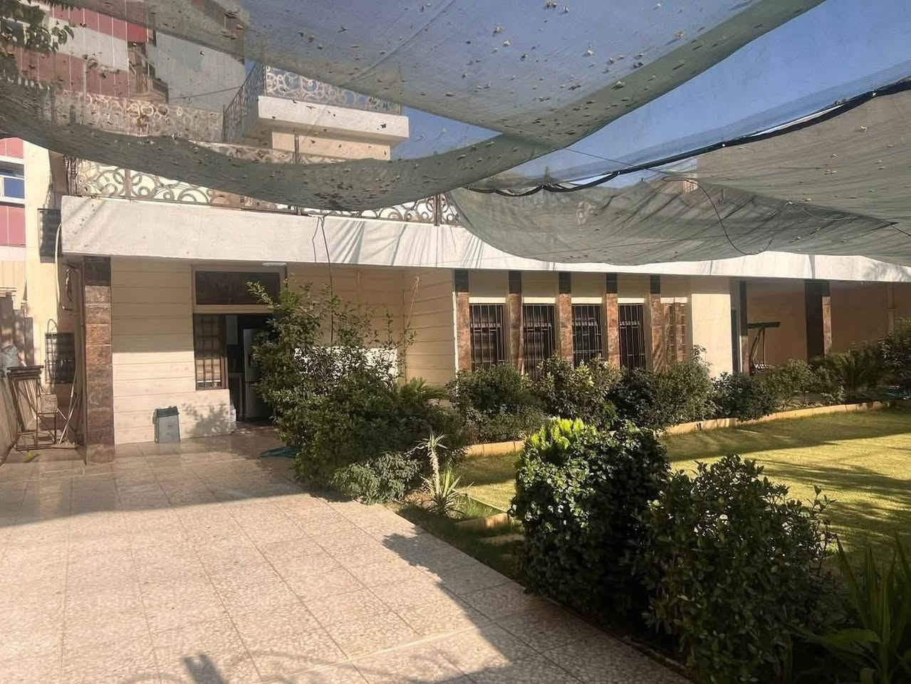💫دار للإيجار منطقة الجادرية شارع مطعم ازگدينا💫
💫المساحة 650 متر واجهة 20

💫يحتوي على كراجين وحديقة وصالات استقبال عدد 2 و7 غرف نوم و5 حمامات وغرفة حارس ومراقبة كامرات 

💫شارع عريض ومربع سكني

💫***********
💫***********
