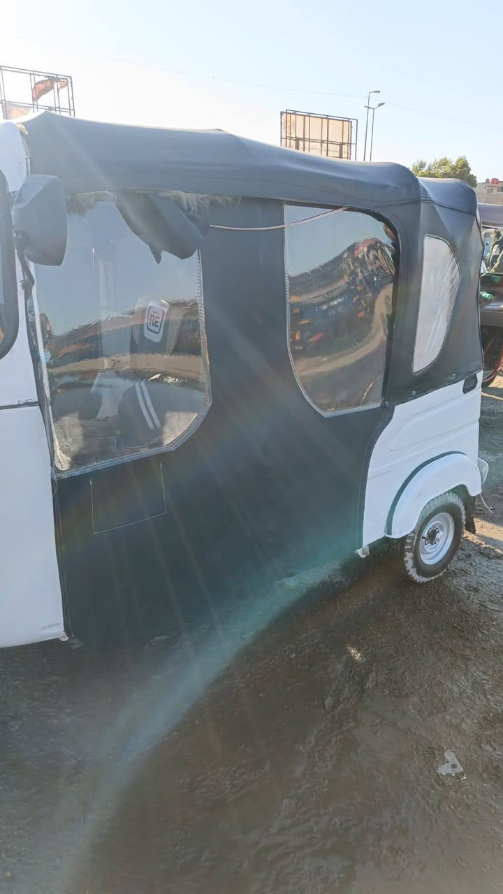 سلام عليكم تكتك للبيع مديل 22 بيه صفحه صبغ و صفحه ثانيه بيها ضربه ترجع على بارد ا المكينه مكفولة عرضها , 6800 و بيها مجال قليل الرقم ***********
