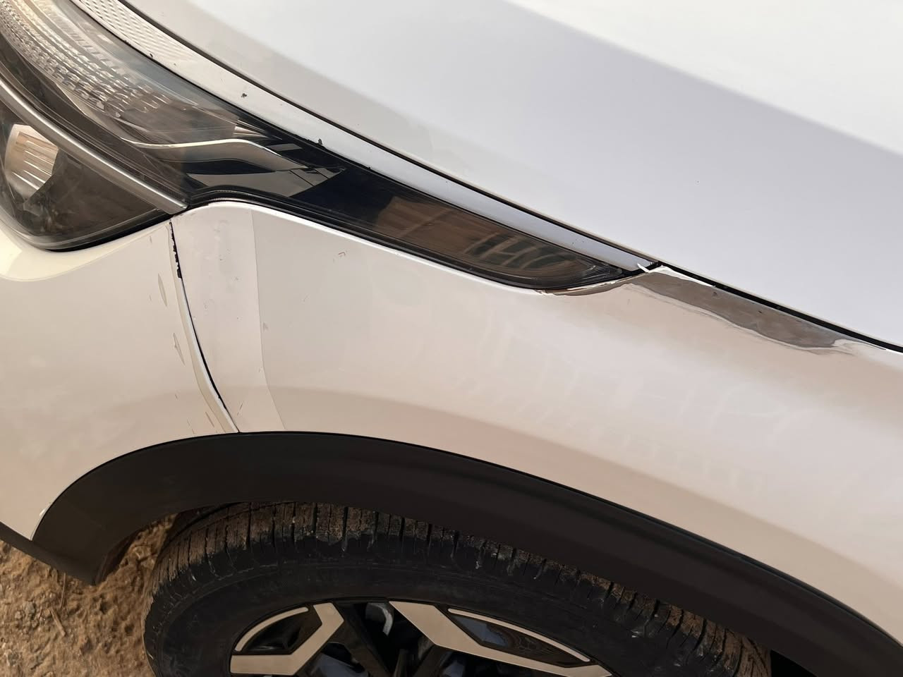 كيا سليتوس 2024 رقم اربيل
فول مواصفات ماشية 27،225 كم 
بيها فقط دحجه مال ستوته قرب اللايت الايسر كما موضح بالصوره
السعر 175 قفل
للاتصال على الهاتف ***********
