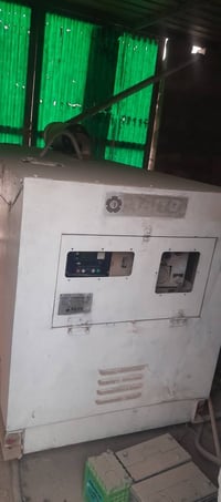 مولد منشأ ياباني  ٦٥ كيفي  للبيع  متروكه لفتره  . قبل هي الفتره تشتغل ...