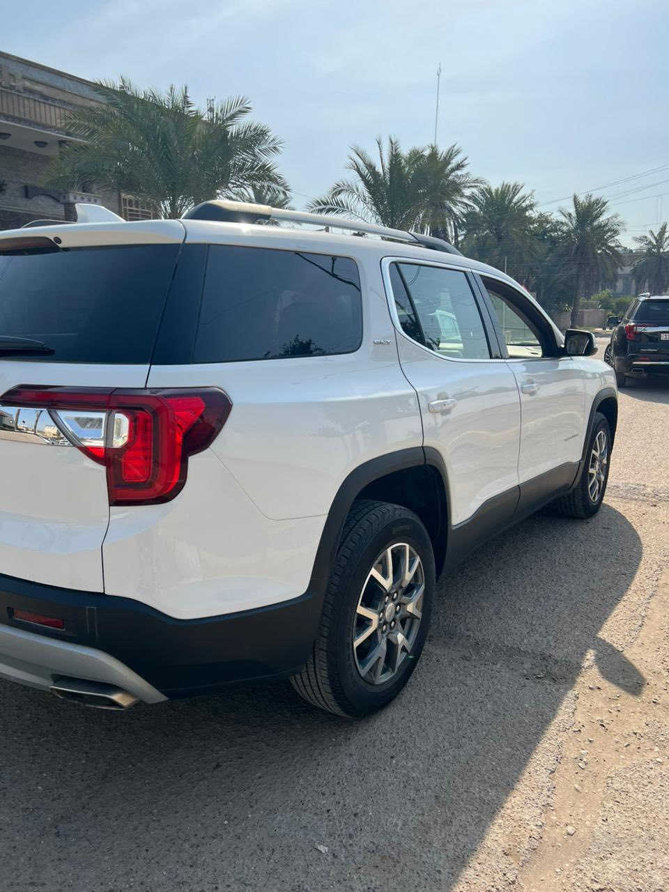 السلام عليكم 
‏ GMC Acadia 2023 SLT
( دخول جديد ) ماشية 29الاف
فول مواصفات للأخير عدا الفتحة  
٧ راكب - ٣ قطع تبريد
محرگ 2000 تيربو  
‏‎فور ويل(AWD) - كشنات جلد - تشغيل عن بعد
- نقاط عمياء - رادارات (360) امامي خلفي جانبي - 
صندوق كهرباء ( ويفتح بالرجل ايضا ) - سستم صوت (bose) - داتا شو - تدفئة كشنات - كشنات كهرباء
‏‎تحديد مسار - اوتو ستوب - توقف ذاتي عند الاقتراب من السيارات - قفل تلقائي - مراية تعتيم ذاتي + اشاير  - سايد بريك بصمة - فول تحكمات ستيرن - اضاءة العالي اوتو - لايت ٣ عدسات - منظومة زنون بلادي  
‏‎وبعد بيها هواااي مواصفات
 الحادث واضح بالصور 
‏‎سعرها245💵  
‏‎السيارة جديدة بمعنى الكلمة وبالواقع بعد احلى وكل التفاصيل مذكورة بالكامل اي استفسار ثاني هذا رقم***********
