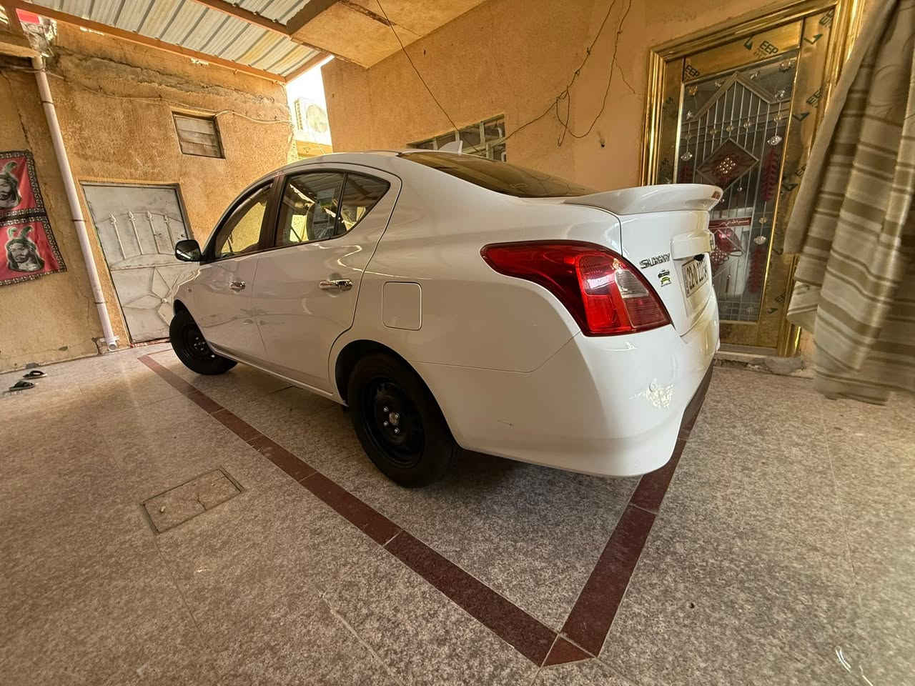 سلام وعليكم نيسان سني هندي بلته زركه ضمان السور سياره جديده كلش شاشه لكزز  سعره ١٢٨ 
***********حسين ابو علي مكاني ام قصر
