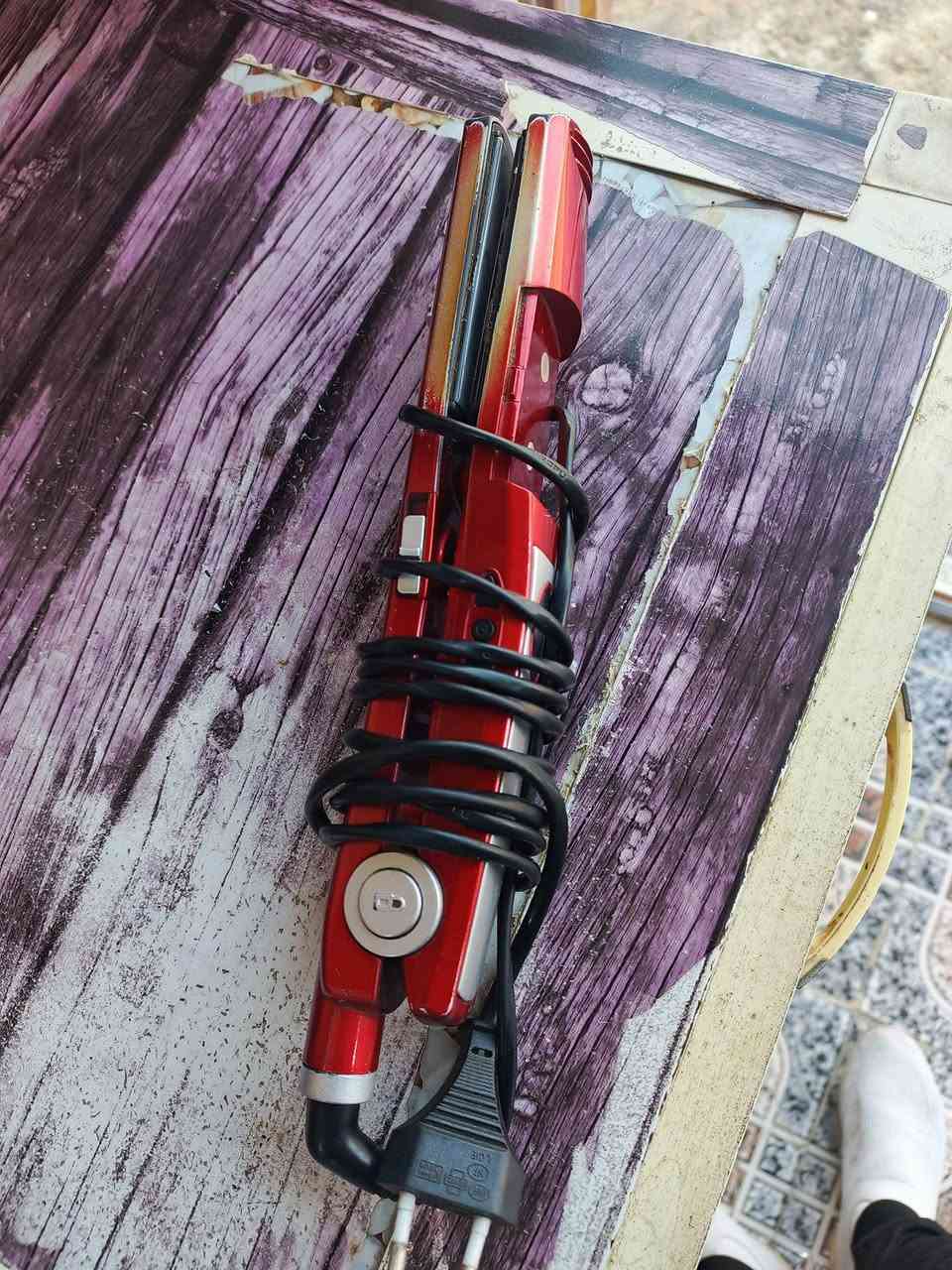 الاغراض للبيع مكاني كربلاء حي العباس 
السنيورة الانيليه اصليه سعرها 100
والبيضه سعرها 35
والكاويات على 25
*********** للتواصل رقمي
