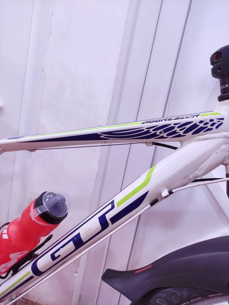 السلام عليكم
دراجه #جبلي ماركة #GTجي_تي العالميه ماركه غنيه عن التعريف

 صنع امريكي اصلي 🇺🇸مختوم Made in USA.لشه مضلع حديث 

فول المنيوم خفيف جدا ...لون ابيض ثلجي مطعم بأزرق وفسفوري

حجم 27.5  قياس M  ميديم لشه عالية....دبل أمامي سلس 100٪

سستم شيمانو كامل ...سيت  #SHIMANO كامل سلس وسريع

بدالات السرعه 7X3 سحب دفع #شاشه حديث ....بريكات سستم 

بروماكس بالمكان ....وياله طبقتين اصليه #alltera مصممه لتحمل الاوزان الثقيله والطسات 

تايرات كتان اصليه ماركة نقشة ناعمة 27.5 احترافية اورجنال

سرج طبي اصلي  ..ستيرن رياضي نفخ المنيوم ...بيدارات بولبرن

كمبليونات وياله وسرج اصلي ....رقبة اصلية نفخ مختومة GT

🔴الدراجه قطعه مال حاويه غير مستخدمه داخل العراق.مابيها برغي مبدل على وضع الشركة بلاد..ختم ليبل واحد الدراجه بدون اي نقص كامله وجاهزه

المكان موصل الجانب الايسر....السعر 200 الف (ثابت_قفل)

يوجد توصيل بغداد وجميع المحافضات العراقية

***********  رقمي للتواصل
