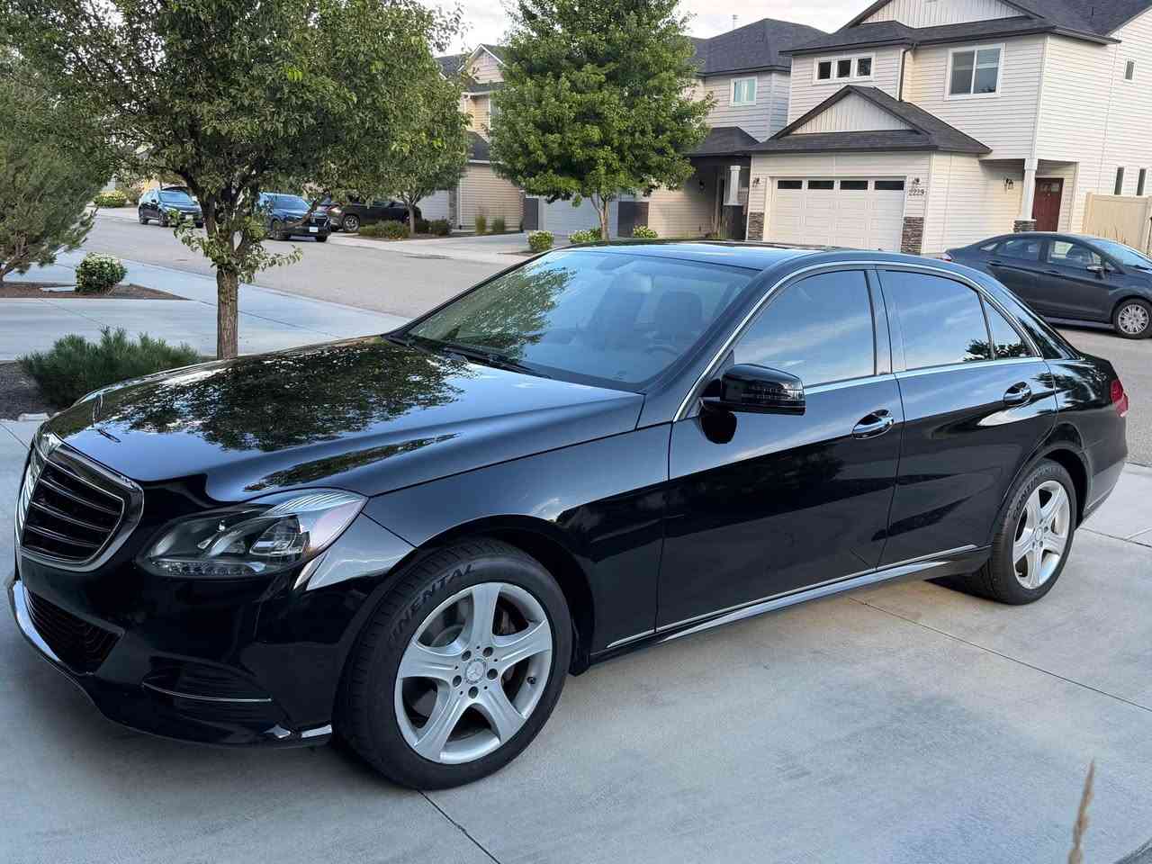 I have this car, Mercedes E class 4 MATIC clean title all maintenance on the dealer has no issue drive very smooth. Everything worked perfect if you have any additional question, you can text me. ￼ Meridian, ID


**إذا كنت صاحب هذا الإعلان وتريد حذفه لأي سبب، رجاءا أرسل رسالة إلى الدعم الفني**