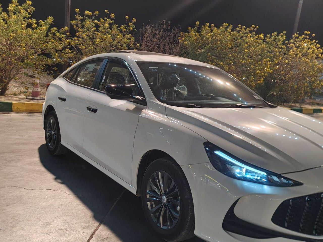 ‏السلام عليكم للبيع فقط
‏ام جي فول مواصفات موديل 2025
‏ماشيه 21 بعدهه بحاله الشركه
‏لمواصفات :
‏🛸 خمس كاميرات دوارة 360
‏🛸 مصابيح نهارية LED
‏🛸عداد ديجتال
‏🛸مصابيح خلفية LED
‏🛸مرايا جانبية كهربائية
‏🛸ابل كاربلاي و اندرويد اوتو
‏🛸اشارات في المرايا الجانبية
‏🛸بصمة تشغيل وبيبان
‏🛸مقود من الجلد
‏🛸مقاعد جلد رياضية لونين
‏🛸مكابح توقف الكترونية EPB 
‏🛸مكابح انتظار الكترونية AUTO HOLD 
‏🛸ABS
‏🛸نظام الثبات الالكتروني ESP
‏🛸نظام مكابح المنعطفات CBC
‏🛸حساس ضغط الهواء في الاطارات
‏🛸فتحة تكيييف خلفي
‏🛸نوافذ كهربائية 
‏🛸شاشة 10 انش مع نظام بلوتوث
‏🛸تحكم بالمقود جهتين 
‏🛸مداخل USB مع شاحن
‏🛸كاميرا خلفية مع حساس خلفي
‏🛸مثبت سرعة
‏🛸 شفتات استيرن 
‏🛸تحديد مسار 
‏🛸دواسات بنزين وبريك معدنية رياضية
‏🛸ويل 17 من الالومنيوم
‏🛸رادار امامي
‏🛸مانع تصادم 🏎️
‏🛸رادار خلفي 
‏رقم  اربيل وكاله تحويل ماكو مشكله تحويل وكالة 
‏
‏السعر (120 ) $ 
‏للاستفسار  *********** نجف
‏
