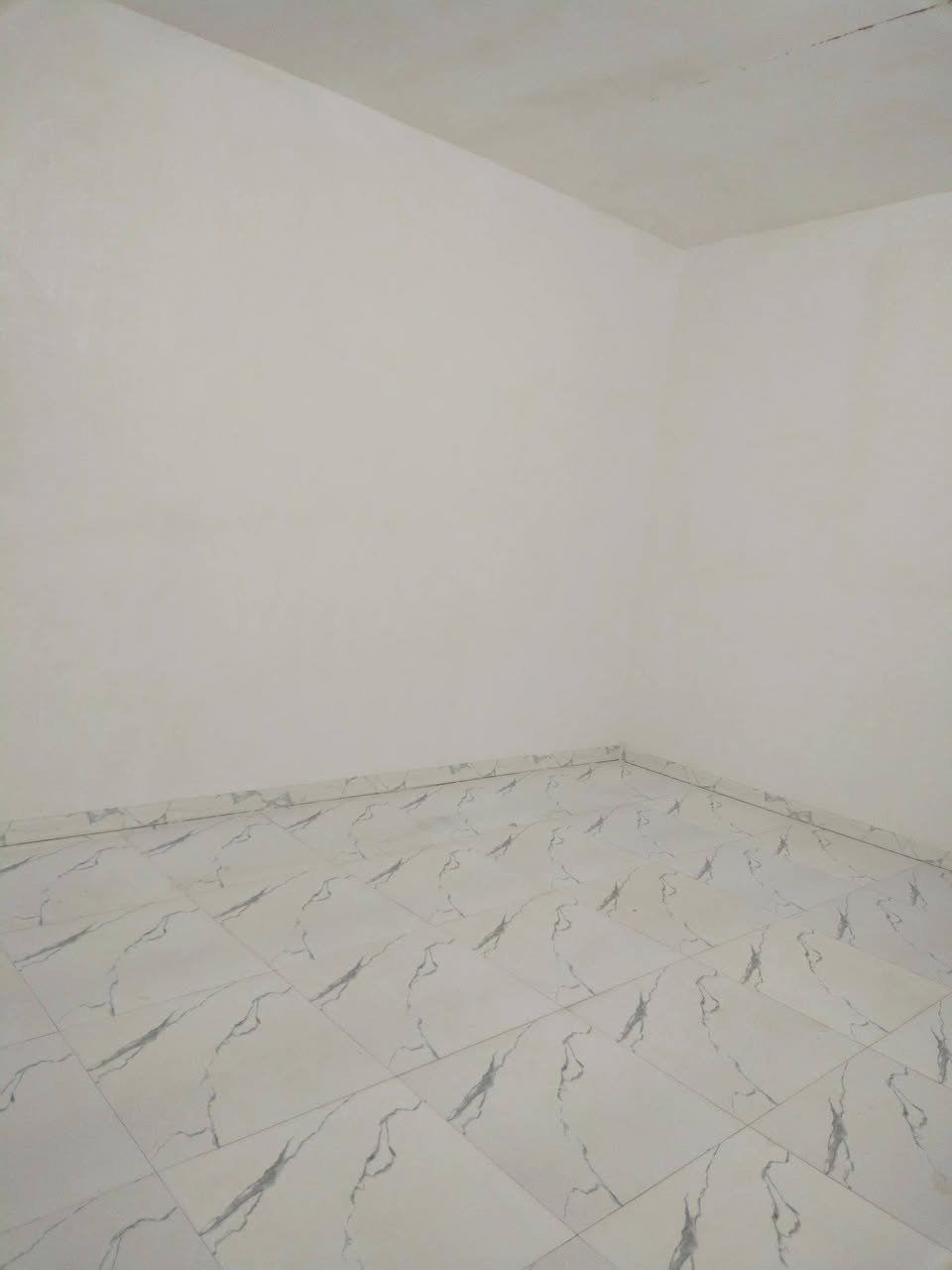 سلام عليكم بيت ليجار بناء جديد ١٠٠ متر مع ماطور ومقطوره الف لتر واير سحب وساحبه دهون عنوان الدفاس يم اسأله الماء منطقه العزه تواصل وات ساب او اتصال مامتواجد فيس بوك *********** ***********

