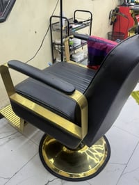 كرسي حلاقه نضافه ١٠٠٪؜ صينيه ذهبيه  مكاني بغداد سبع ابكار  رايده ب٣٠٠ ...