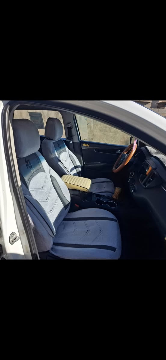 السلام عليكم 
سورنتو أمريكي موديل ١٦ للبيع السياره تخم تاير تحكم ستيرن ٦سلندر ٧راكب السعر ١٧٣ورقه بيه مجال الاتصال  ***********
