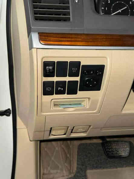 لاندكروز(17)ساز ‎اُصــلي
رقم :-بغداد دولي بسمي 
العداد:152 الف 
سياره جديده كلش    
المواصفات :-
سلايت 
ثلاجه
شاشات 3
مثبت سرعه
تحكم استيرن
8ايرباك
جلد اصلي 3 دكم
دفلوك
4جام اوتو
حساس امامي خلفي 
4 كامرات محيطية 
نضام ترحيب بشعار LAND CRUISER
3كلوبات جوه دوسه  
مرايه شفط
كشنين كهرباء 
فورميكا 
يدات استيل بلادي
تبريد مركزي 
اناره داخلية تحت كشن بلون ازرك  
تخم تايرات دنلوب الياباني ويل 21 جديد
مرايه فوتو
مرايه خارجي قلاب للخلف
زراك لايت
السعر ٤٩٥ $
***********
