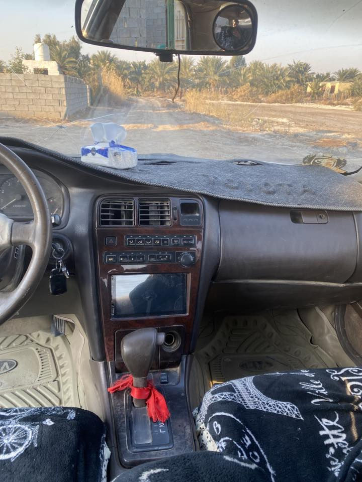 سلام عليكم سياره مارك93مكفوله من عيب شرعي ولمعجون محرك ونجي تبريد ثلج كهربايات كله شغاله سعره 61وبيه مجال بصيط المكان ناصريه نصر***********
