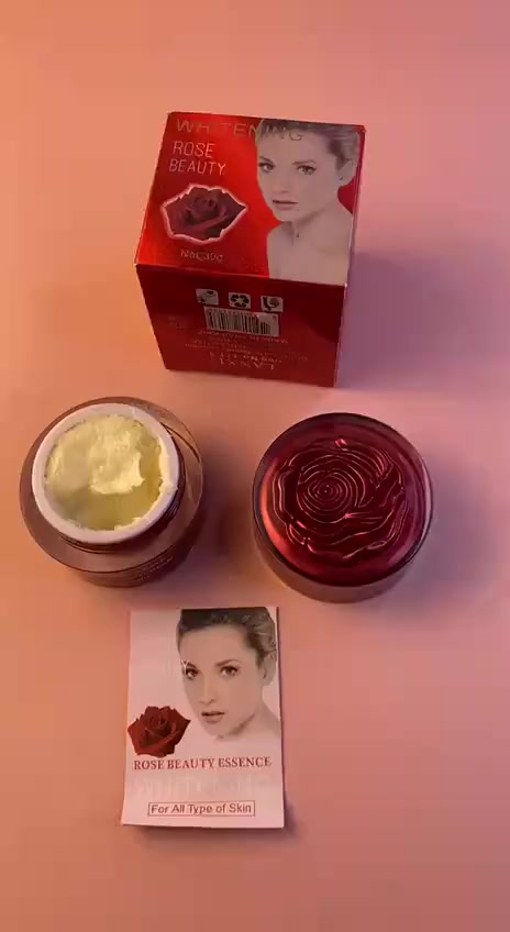 خلطة كريم تبيض الوجه Whitening Rose Beauty Essence، ❤

وهو كريم مخصص للعناية بالبشرة، وغالباً ما يُسوق بأسماء مثل "كريم الورد التجميلي" أو "كريم ان اس ام بي لانكسي". ❣️❣️❣️

المميزات والاستخدامات الشائعة
✅ تفتيح البشرة: يُستخدم بشكل أساسي لتفتيح لون البشرة وتقليل التصبغات والبقع الداكنة.
✅ المكونات: يحتوي عادةً على مستخلص الورد، وفيتامينات (مثل B2، E، K)، والنياسيناميد، وحمض الهيالورونيك للمساعدة في الترطيب ومكافحة الأكسدة.
✅ فوائد إضافية: يُروج له لقدرته على تقليل آثار حب الشباب، وتصغير المسام، وإعطاء البشرة ملمساً ناعماً.

✅ تفاصيل المنتج: العبوة تحتوي عادة على 30 جرام من الكريم 

مناسب لجميع انواع البشرة 💯

المنشا...  تايلاند  🇹🇭

توصيل لجميع المحافظات


**إذا كنت صاحب هذا الإعلان وتريد حذفه لأي سبب، رجاءا أرسل رسالة إلى الدعم الفني**