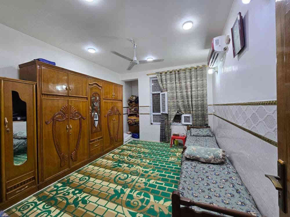 دار للبيع مساحه 200م 
طابو زراعي سند 25 
الطابق الاول 
غرفتين نوم.   هول.   استقبال.   مطبخ.   مجمع صحيات داخلي وخارجي.       كراج سياره 

الطابق الثاني 
غرفتين نوم.     هول.     مجمع صحيات.   

السعر 135وبيه مجال.   بيع مستعجل 

بناء حديث  طابوك.  صب كونكريت.    عرض الشارع 8م
بابل ورديه داخل قرب الأمام سيد موسى 
***********
