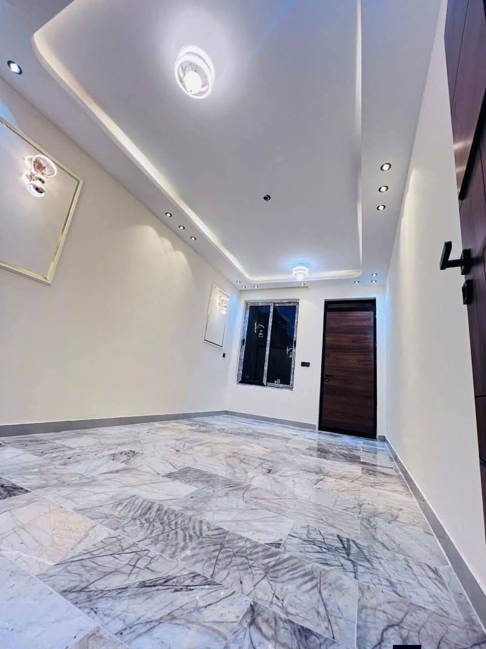 مشتملات للبيع
مساحه المشتمل  55 متر
واجهه 6  نزال 9 وربع
حي الجهاد الضباط قرب اربع شوارع
طابقين ونص مدخلين
الطابق الاول صاله مطبخ معزول حمام منور  
  الطابق الثاني غرفتين وحمام
الطابق الثالث   بيتونه وغرفه وسطح
للاستفسار الاتصال متوفر واتساب
***********
***********
