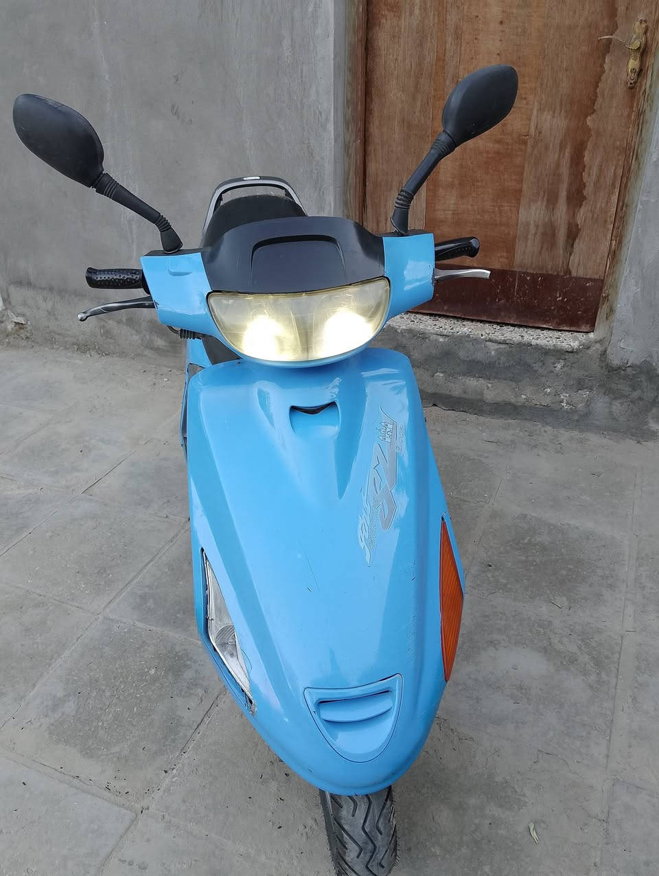 السلام عليكم
دراجة فراشة للبيع مكينة ماكس مكفولة سلف هندر شغالات كهربائيات كلها شغالة كيج سرعة وبانزين شغال تايرات جدد ابريك امامي وخلفي مابي شي بس دبلاتها الگدام فاكسات سعرها 420 بيها مجال مكاني المشخاب  ***********
