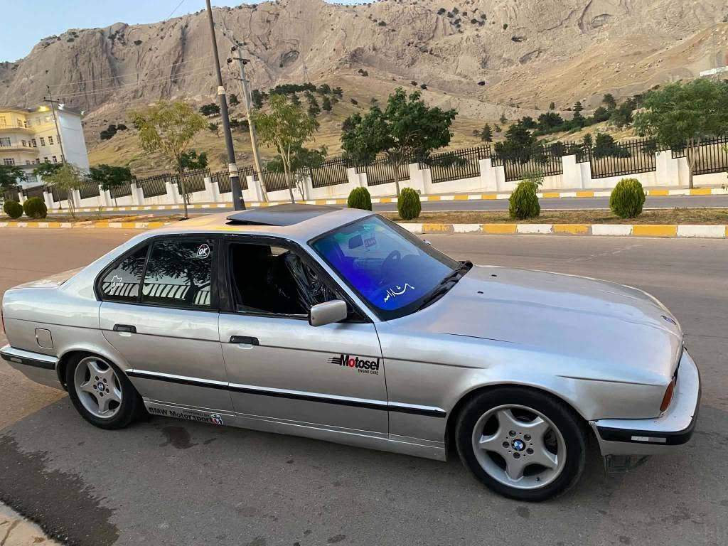 سەرەتا بەناوی خوای گەورە bmw1992مەکینە 520 کەپس کتابی لەگەڵە گێڕومەکینە ئەکسل بەشەرت تەقەوڕەقەی نییە سەیارەکەش زۆر جوانە نرخەکەشی 16گەڵاو مەجال ***********🥰 دار بنديهكان, السليمانية
