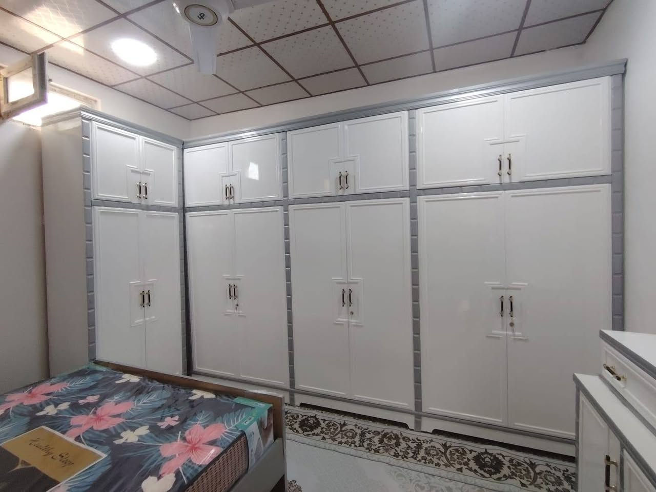 شي علا شي يم معمل ما شاءلله ما عندك شي
غرفه فصال تركي وزن ثقيل ست ابواب ملحق من العيار الثقيل داخل خارج بلوك  للستفسار ***********
