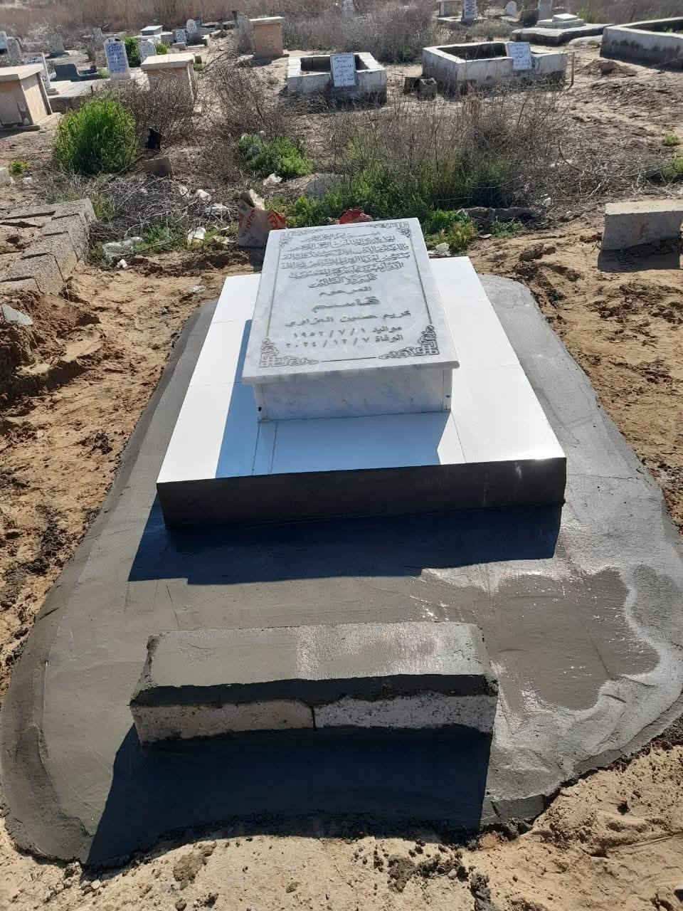 ***********
مستعدو لبناء القبور وترميمهة وحفرهة (السيد ابو علي )
