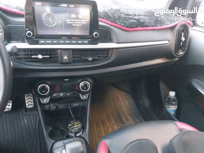 سيارة كيا بيكانتو بمواصفات رائعة ونظيفة من الداخل والخارج. تحتوي على شاشة عرض وأنظمة ترفيه متكاملة لتجربة قيادة ممتعة. السيارة مجدّدة ومجهزة لتوفير الراحة والرفاهية.