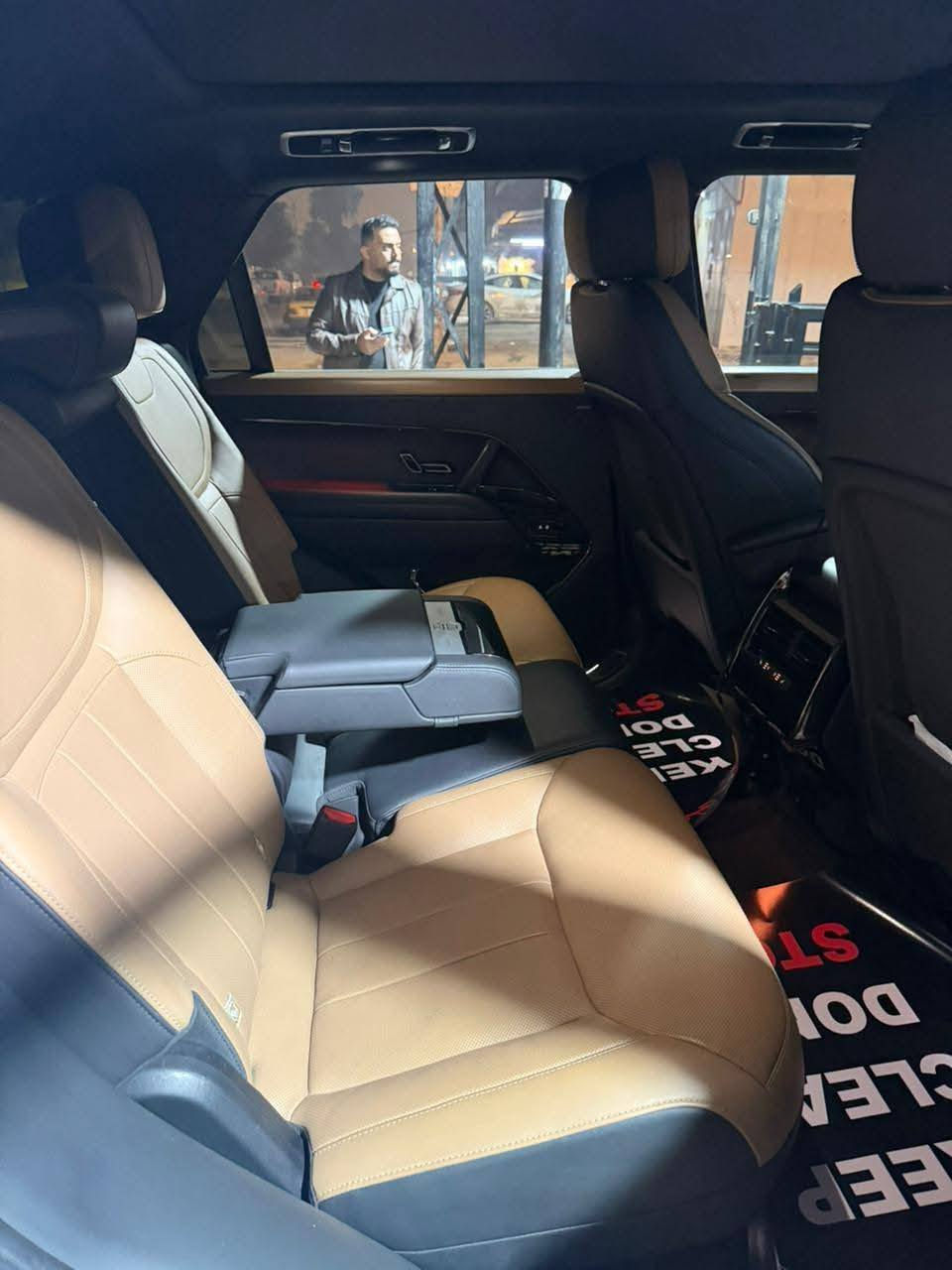 رانج روفر - سبورت 
الشكل الجديد P400
SE - DYNAMIC
فووول مواصفات ❤️❤️

موديل : 2023 😍
استيراد خاص ضمان دولي 
بصمة عدد (( ٢ ))
رقم بغداد
لون ابيض بلاك اديشن  💖 
الداخل جملي مميز 💖
ماشية 50 الف كيلو فقط 😍 

حجم المحرك ( 6 ) سلندر    🚀🚀
القدرة الحصانية : 400 HP
نظام الدفع ؛ مع نظام رفع 4x4

السيارة كفالة عامة  ❤️
والسيارة عليها طبقة حماية ppf

                                    🇬🇧🇬🇧  المواصفات  🇬🇧🇬🇧

🔹 الأداء والمواصفات الميكانيكية : 😍😍

♦️ المحرك: - 6V  تيربو مزدوج
♦️ ناقل الحركة: أوتوماتيكي 8 سرعات
♦️ نظام الدفع: AWD - دفع رباعي ذكي
♦️ ويل كب حجم 23 
♦️ أداء قوي مع تجربة قيادة فاخرة وناعمة 

🔹 التصميم والتجهيزات الداخلية : 😍😍
:
♦️ مقاعد جلدية لونين فاخرة كهربائية بالكامل مع
 تدفئة وتبريد ومساج
♦️ شاشة وسطية كبيرة تدعم Apple CarPlay و Android Auto
♦️  5 كاميرات مع كامره خلفيه بالمرايا 
♦️ داتا شوو
♦️ لوحة عدادات رقمية بالكامل
♦️ فتحة سقف بانورامية مزدوجة
♦️ إضاءة داخلية محيطية متعددة الألوان
♦️نظام صوتي فاخر Meridian ثلاثي الأبعاد
♦️ شاحن لاسلكي + منافذ USB-C سريعة الشحن
♦️تحكم بالمقاعد الخلفية عبر شاشة لمس مستقلة

🔹 أنظمة الأمان والمساعدة : 😍😍

♦️ كاميرات 360° لمراقبة محيط السيارة
♦️ رادارات أمامية وخلفية وجانبية مع نظام تنبيه الاصطدام
♦️ نظام مراقبة النقطة العمياء
♦️ مثبت سرعة ذكي متكيف
♦️ نظام المحافظة على المسار
♦️ حساسات أمامية وخلفية للمساعدة في الركن
♦️ نظام تعليق هوائي متكيف لتحسين الراحة والأداء
♦️ مصابيح رأس متحرك زينون ( وية الستيرن ) 

          ♦️♦️ السيارة فول مواصفات ♦️♦️

تسأل عن السعر ( مناسب جدا )
اتصل او راسلنا وتساب 

مكان السيارة بغداد ..  

للأستفسار  :- 

***********   سلام رانج روفر

@الجميع
