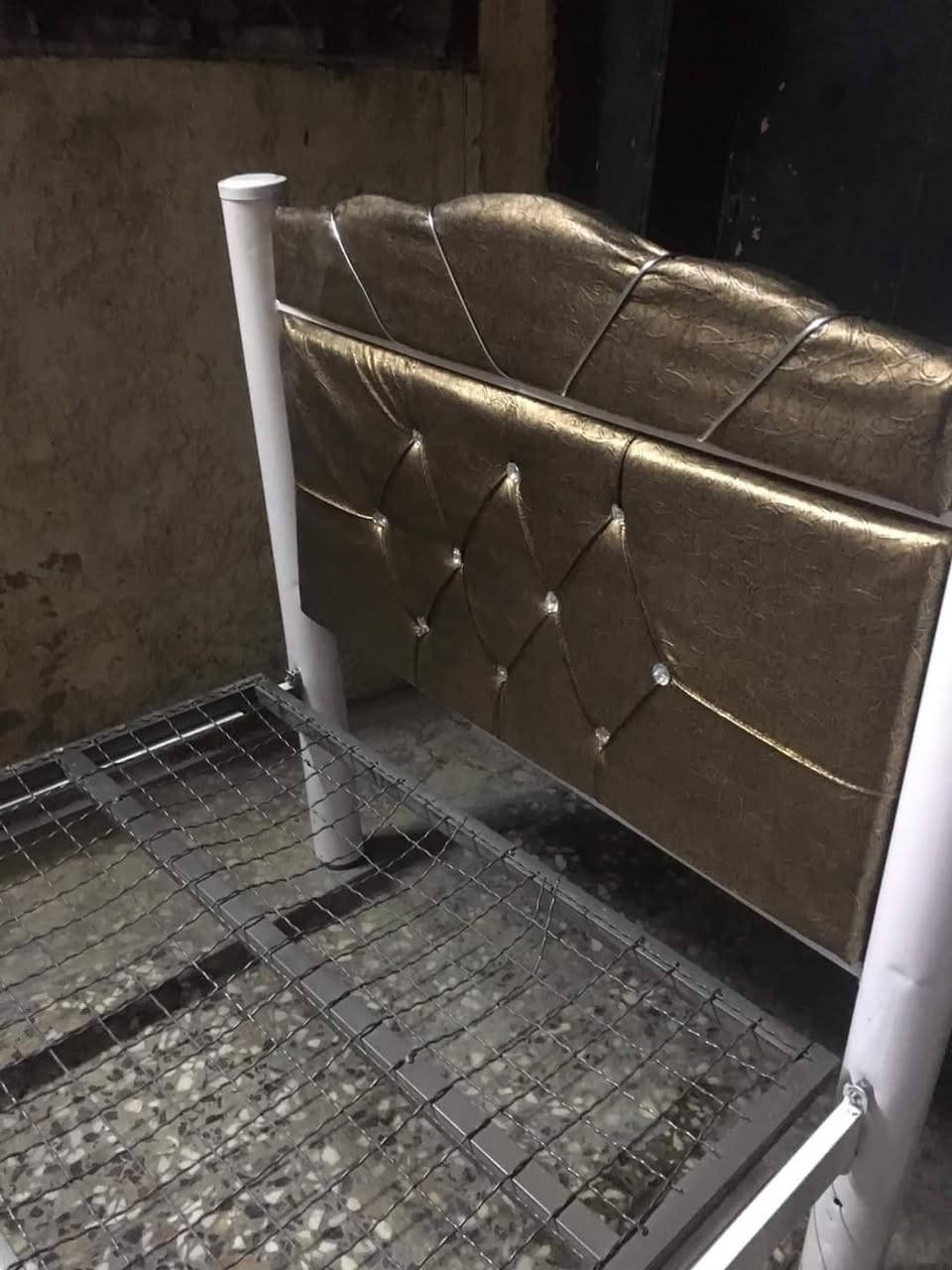 السلام عليكم جرباية حديد نظيفة سعره ٤٠ بيه مجال بسيط *********** مكانه بغداد حي الجهاد
