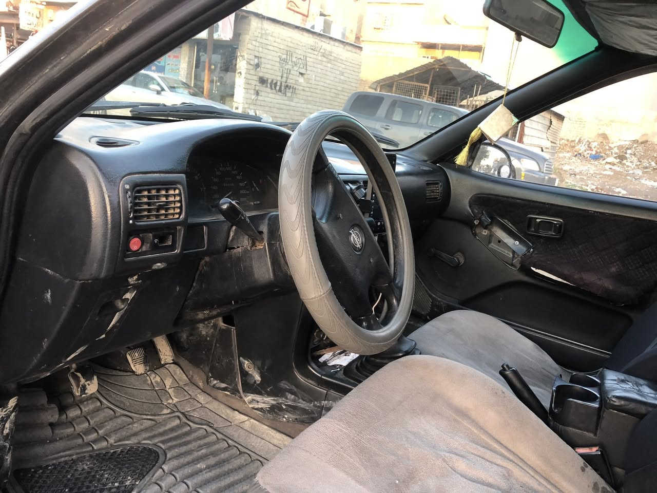 نيسان صني موديل 1991.
فول كير ومكينه شرط 
رقم جديد مسطرة 
سنويا لي2030
كهربائيات شغالة كمال
طخم  تواير جديد صدر السيارة جديد سيارة نضيفه من ناحية صبغ 
السعر 33وبيها مجال للطيبين 
رقم صاحب السيارة ‭0789 127 2633‬
