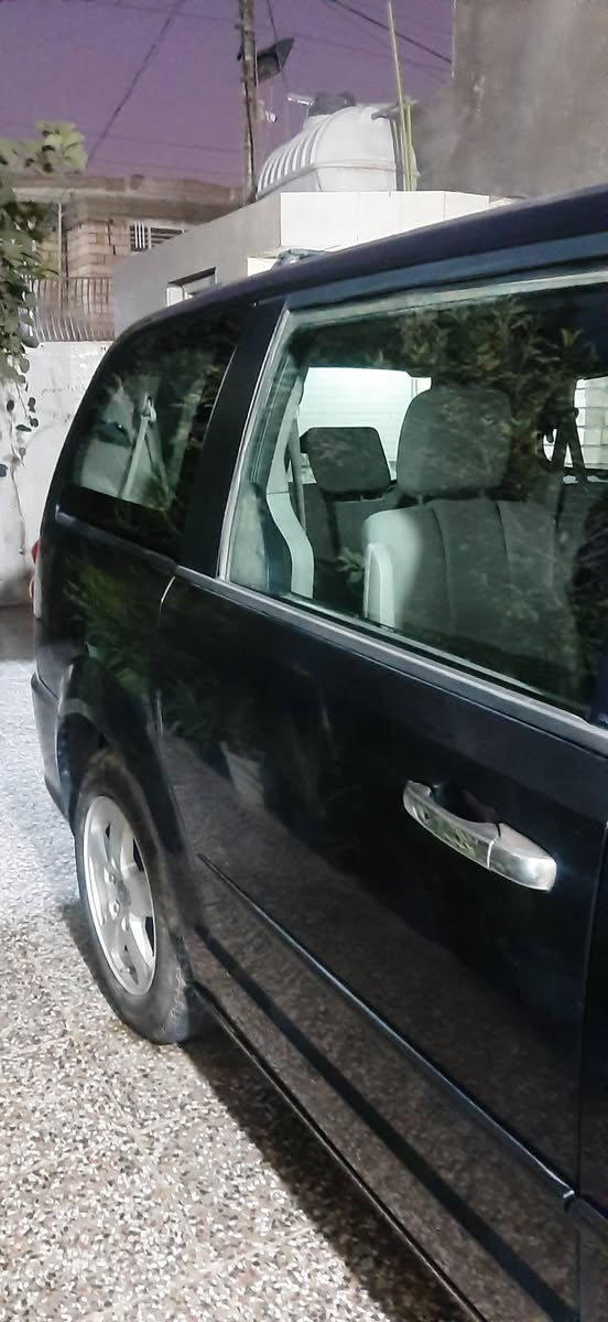 موديل ٢٠١٢
كلين بيها بالجنطة عالبارد تقريبا شبر

محرك ٣٦٠٠

تبريد ٣ قطع

جام كهرباء

كراسي سياحي بلع

المكان بغداد رقمها اربيل باسمي 

***********
