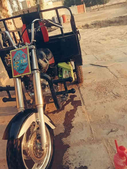 سلام عليكم دراجه للبيع موديل 2014 اوراق اصولي ولباقي كل 2025 من مكينه وصدر كدام كل جديد وين سبعه  الصلي تيرات جدد صارلي سبوعين من شادهن باتري بلجيس صالنصه بلجيس دراجه فقط بدي وشاصي ولباقي كله 2025 صارلي شهر من معمره ولو مامحتاج والله ما  بيعها سعرهاواحدو،325 للستفسار ***********
