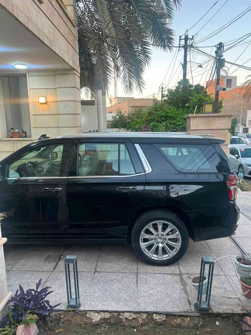 � للبيع | شيفروليت تاهو Premier 2023 خليجي اخت الزيرو🔥
✅ وكالة المنصور
✅ كفالة من الدبل كود و الفتح
✅ مغلفة PPF أصلي مع ضمان 15 سنة

* الموديل: 2023
* اللون: أسود
* العداد: 16,000 كم فقط
* المحرك: 5300 CC (V8 - 8 سلندر)

المواصفات:
✔️ سقف بانوراما
✔️ دخول وتشغيل ذكي (بصمة) للأبواب الأربعة
✔️ مقاعد كهربائية مع التدفئة والتبريد
✔️ مقاعد ميموري
✔️ ديكور خشب فاخر
✔️ شاحن لاسلكي
✔️ جنوط 22 إنج
✔️ كاميرات 360° (Bird View)
✔️ نظام تعليق مستقل
✔️ نظام صوت BOSE مع 10 سماعات
✔️ دواسات كهربائية مع إنارة LED
✔️ نظام سحب مقطورة متكامل مع كاميرا
✔️ جكات كهربائية 
صار بيه اصبع بارد اثر رجعة باب لا غير
السعر ٥٦٥ مع مجال بسيط مكانه بغداد الاعظمية رقمي ***********
