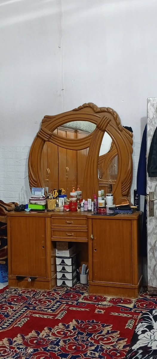 للبيع غرفه عراقيه تسكام صاج وجه وضهر نضافه75 ب100 غرفه كامله ميز مرايه زاويه كومديات  
ميز طعام نضيف 
جرابي ام النفر عدد 2 
فراش سفنج ضغط عالي عدد 2
مبرده عاديه 
مبرده كنفيره
مغسله فقط الحوض 
كاونتر 3 أمتار


**إذا كنت صاحب هذا الإعلان وتريد حذفه لأي سبب، رجاءا أرسل رسالة إلى الدعم الفني**