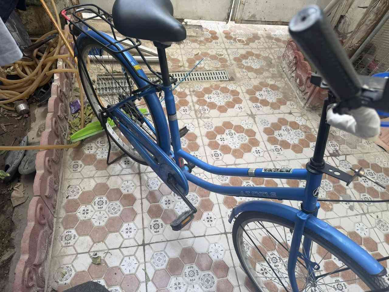 بايسكل. بناتي. مكاني بياع سعر ١١٥ بي مجال نضافه ٩٠ صالي سبوع من جبته من الصدريه رقم *********** بس واتساب مابي اي نقص
