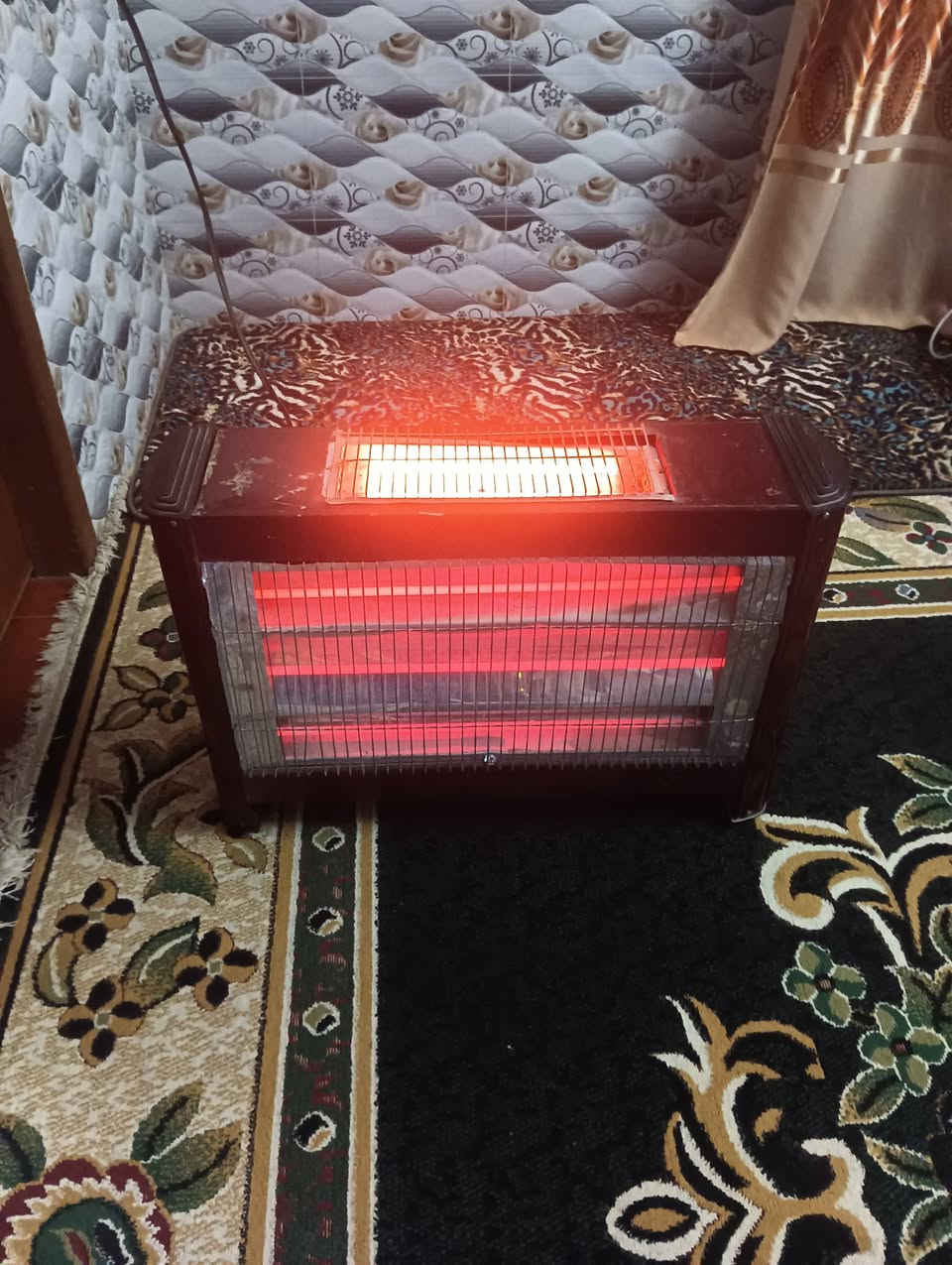 سلام عليكم صوبه كهربائيه 5شمعات حجم كبير مابيه اي نقص السعر 45وبيه مجال للشراي ***********
