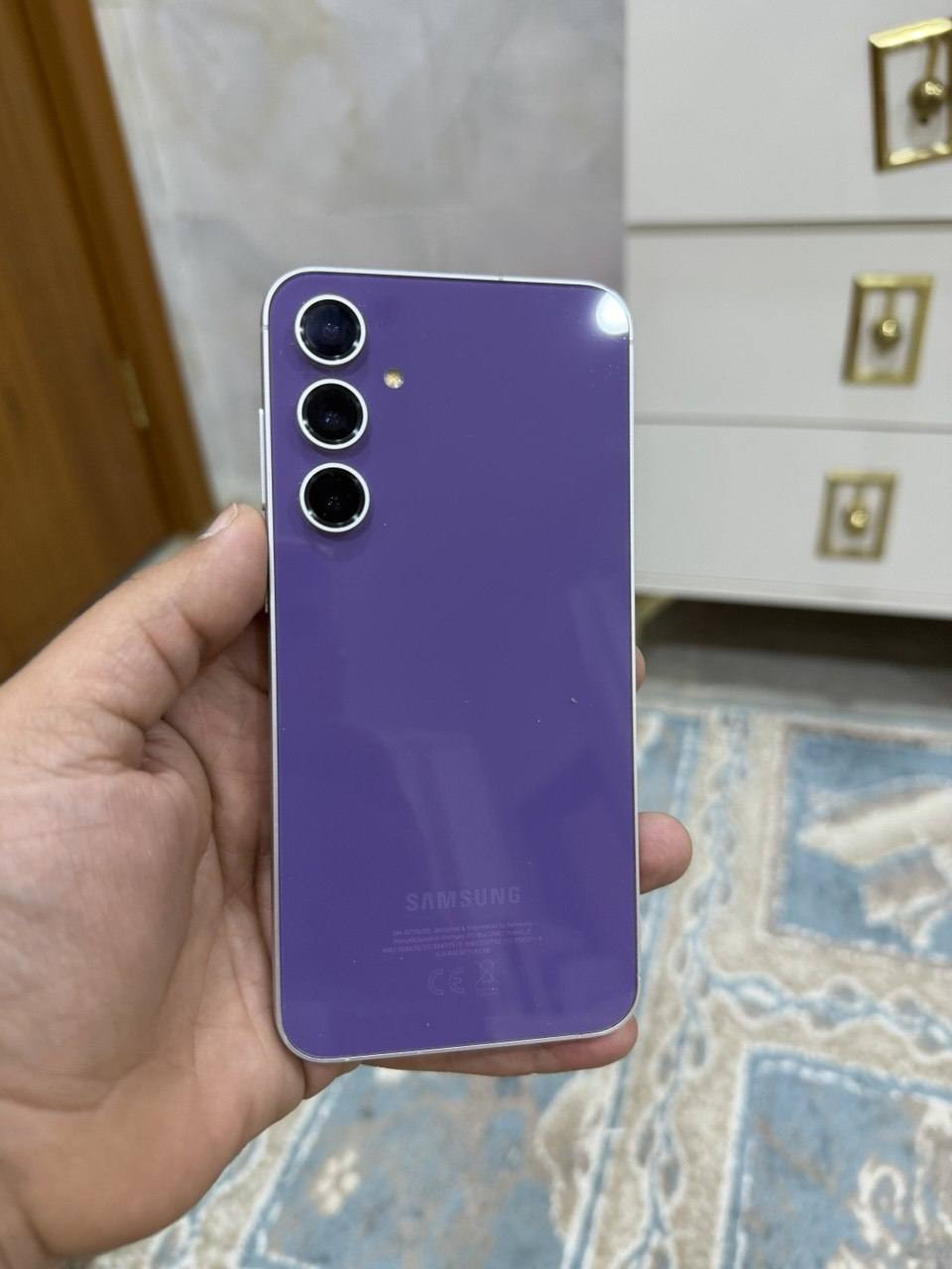 السلام عليكم
جهاز كلكسي 23 FE جهاز عملاق 
ذكرته الجهاز 256 
الجهاز جدا نضيف 
وكامرته تخبل حال حال اس 23 
الجهاز نضيف مال بيت 🏠 
لونه بنفسجي بس الكارتونه ضاعت ويا هتفون وشاحنه وكفر شفاف 
سعر الجهاز 350  وبي مجال بصيط 
رقم التلفون ***********

