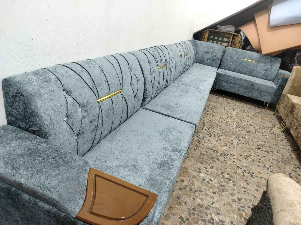 اسلام عليكم تخم جديد درجه وله السعر ٤٥٠ موجود اربع الوان التواصل ***********  يوجد توصيل داخل في بغداد
