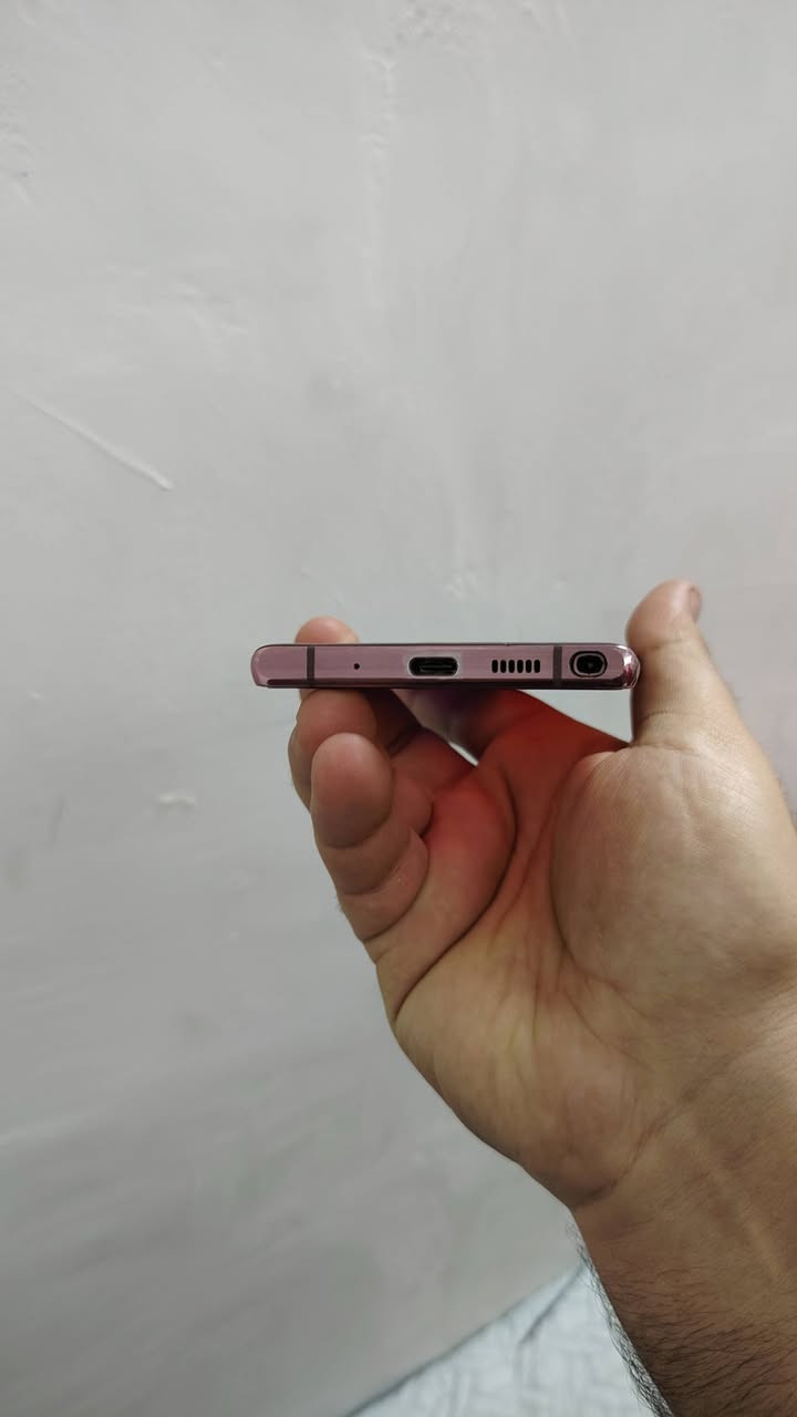 سلام وعليكم تلفون سامسونك نوت 20 فايف جي الجهاز ذاكره 128 فقط مبدل ضهر انكسر بدلته كله كامل والعدادات أوربي بس الجهاز الفيس الشغلات كله عربي فقط الاعدادات السعر 240 وبي مجال المكان بغداد البياع رقم الهاتف ***********
