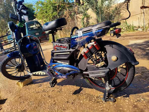 للبيع باسكل شحن حجم 20 
امس بدلت بطاريات الريان بدلت 5 بطاريات وشديت دسك جديد وتايرات جدد الباسكل شغال من كلشي بس اللايت مكطوم وايره ومنندله والباقي شغال اشاير شاشه هورن شغال شاحنه هاتف بي ماسكة هاتف بي  السعر 230 وبي مجال مكان كوفه 
الرقم *********** بي واتساب
