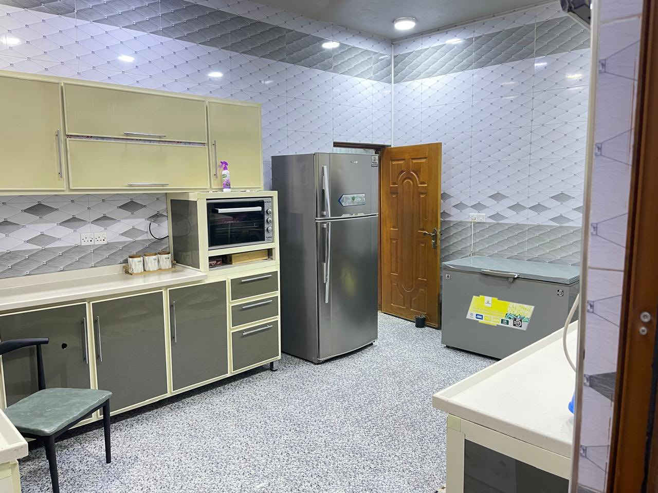 كاونتر مع فرن اوفن  للبيع مستعمل داخل المنيوم وخارج المنيوم وسطح مرمر مع سنك مرمر نظيف جدا  سعر 900 وبي مجال مكان بعقوبة شفتة ‭0772 777 1720‬
