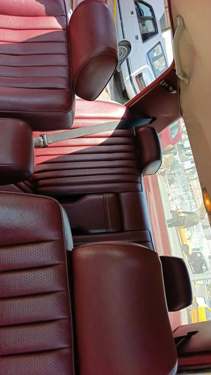 السلام عليكم مرسيدس موديل 90 سياره كلش نظيفه متعوب عليها رقم باسمنا تحويل مباشر سعر 65وبيهه مجال محرك كير ياباني سياره جاهز  جديدة بغداد الطالببه رقم ***********
