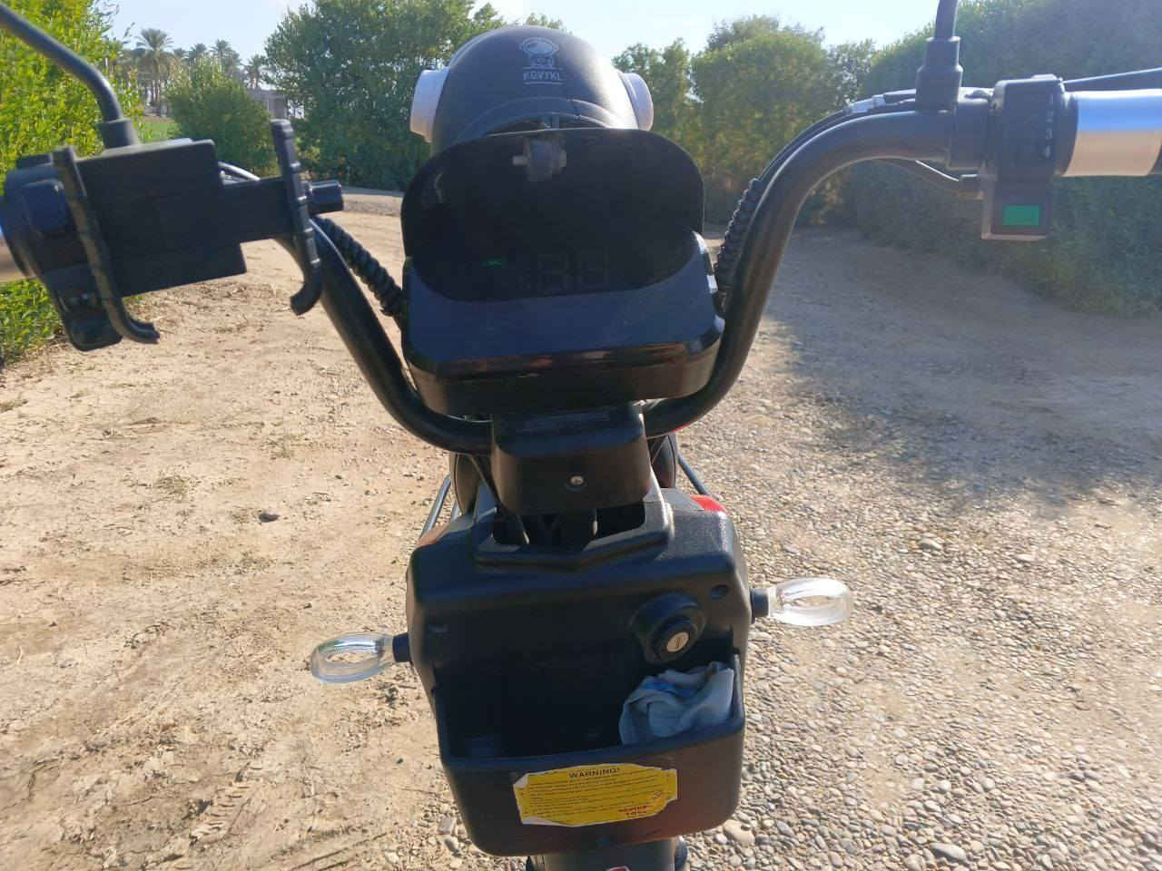 السلام عليكم عندي دراجه شحن موديل 2024 تكون 6بطاريات دراجه نظيفه حيل سرعتها حقيقيه 45 اتصال على هاذا الرقم *********** السعر 450بيها مجال
