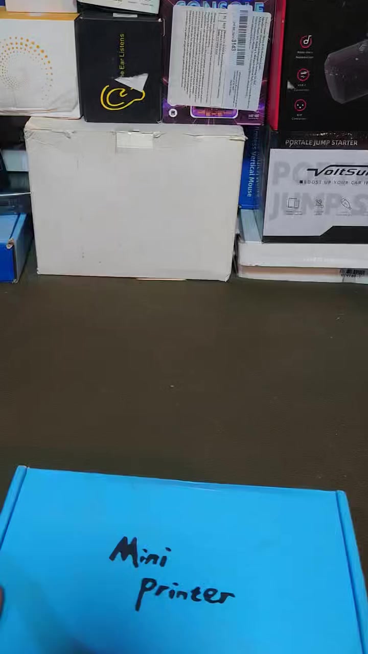 هذه طابعة نافثة للحبر محمولة (Handheld Inkjet Printer)، تُستخدم لطباعة النصوص، والرموز، والتواريخ، والباركود على أسطح مختلفة. 
نوع الجهاز: طابعة محمولة باليد تعمل بنظام نفث الحبر.
الاستخدام: طباعة تواريخ الإنتاج، شعارات، أكواد QR، ونصوص على مواد مثل البلاستيك، المعادن، والكرتون. 
شاشة العرض: مزودة بشاشة تعمل باللمس لسهولة التشغيل.


**إذا كنت صاحب هذا الإعلان وتريد حذفه لأي سبب، رجاءا أرسل رسالة إلى الدعم الفني**