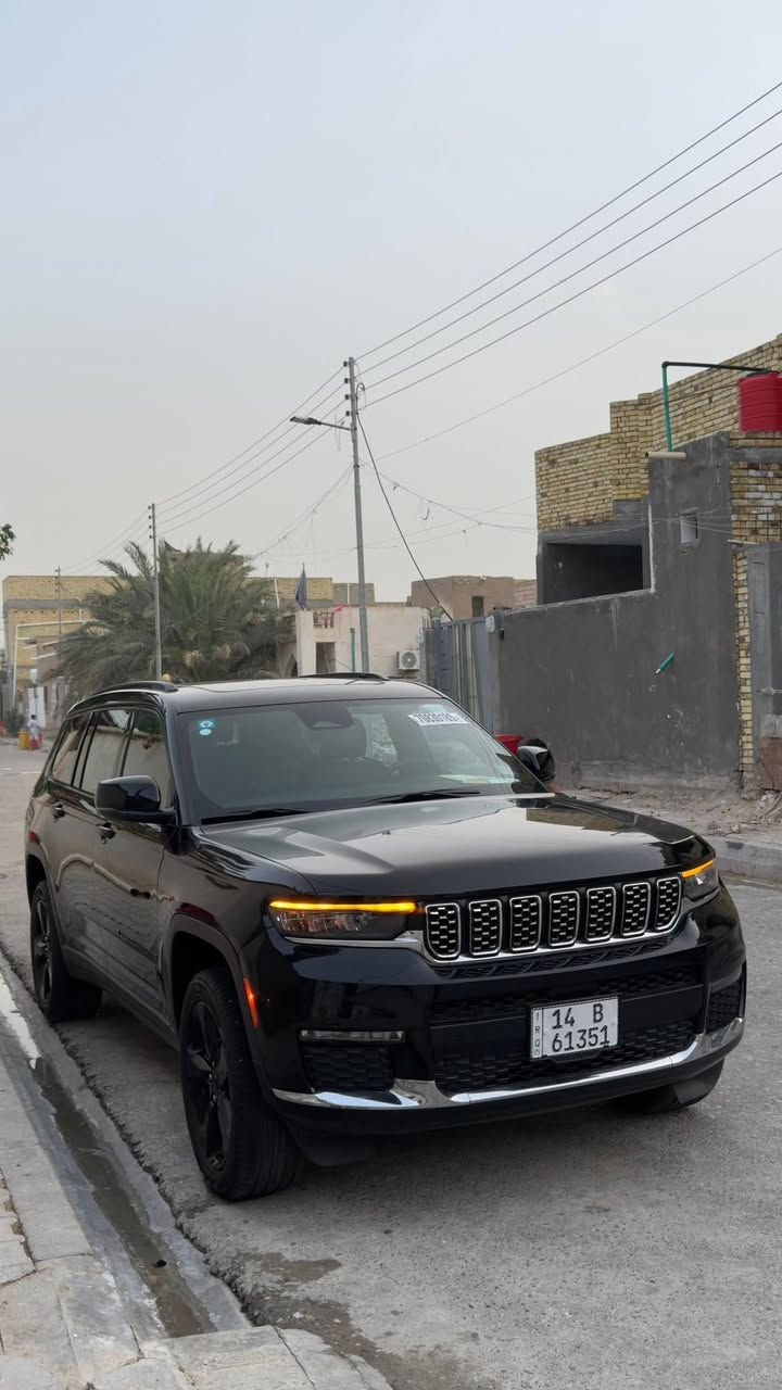 جيب كراند شيروكي vip  بلاك توب موديل 2025شهداء بصرة مبدل بنيد ومصبوغ وجاملق بي بارد موضح بصوره ونصبغ كله وبيهه بارد بسيط بالشاصي الأيمن ماشي 2000مايل السعر 323وبيهه مجال العنوان البصرة القرنه الثغر وهذا رقمي ***********
