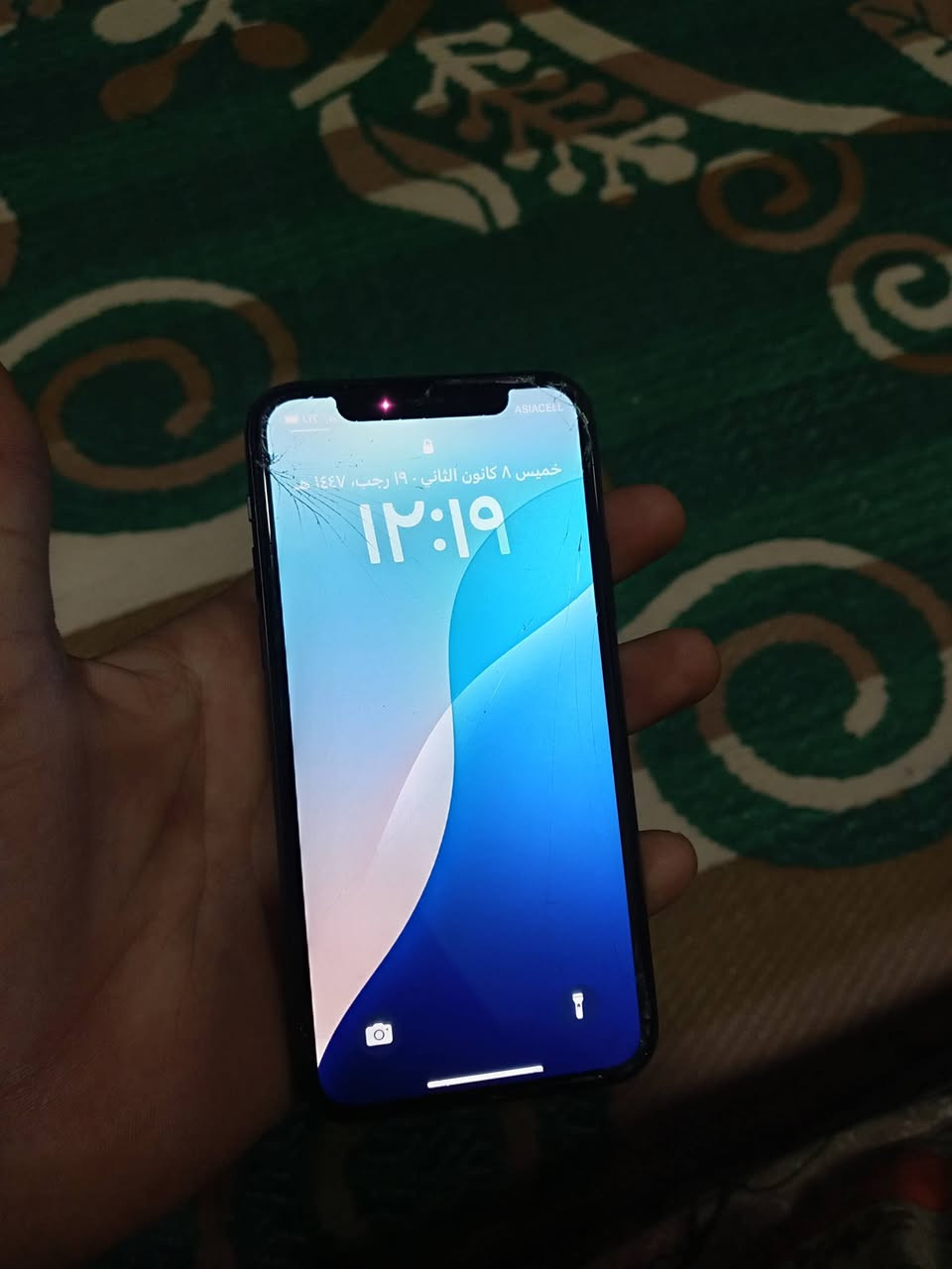 سلام عليكم ورحمة الله وبركاته
ايفون 11 برو فقط
ذاكره 64
بطاريه 76
فيس ايدي شغال 
جاهز وتر بروف ما مفتوح ابد
بس مثل ما مبين بالصور جهاز شويه بيه فطر بلشاشه
وبلضهر شويه فطر
اللمس مالته طبيعي مثل أي تلفون عادي لمس خفيف
سعر(200)الف بيه مجال 
رقم واتساب موجود
(***********)
